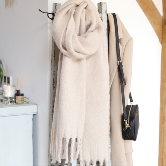 Lisa Angel Accessories - Oversized blanket scarf ❤️ NWOT